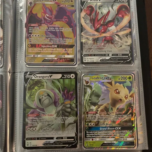 Red and White Poké Ball Binder filled with card - Picture 8 of 13